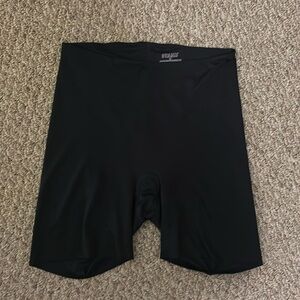Spanx Black Shorts Size Medium